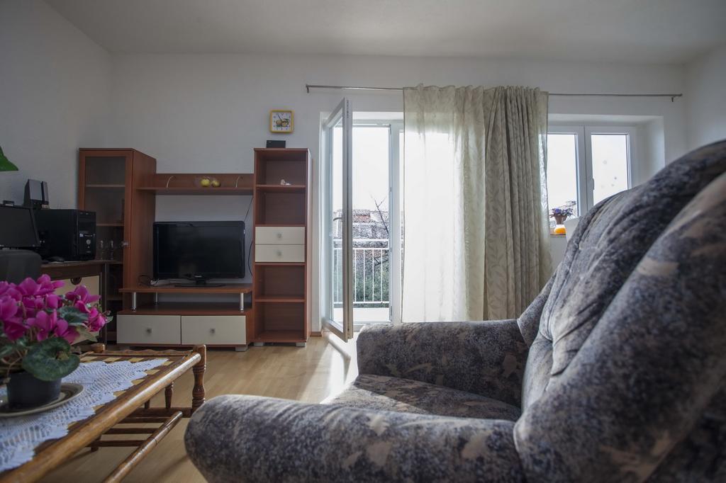 Apartments Dino Makarska Ruang foto
