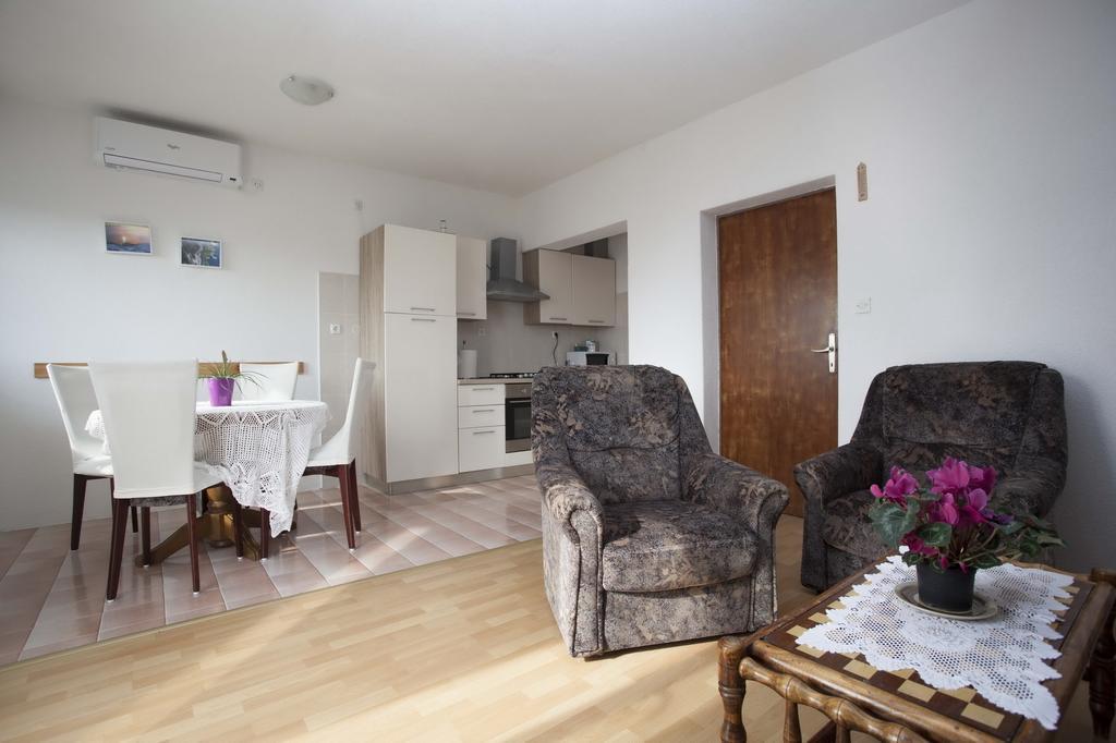 Apartments Dino Makarska Bagian luar foto