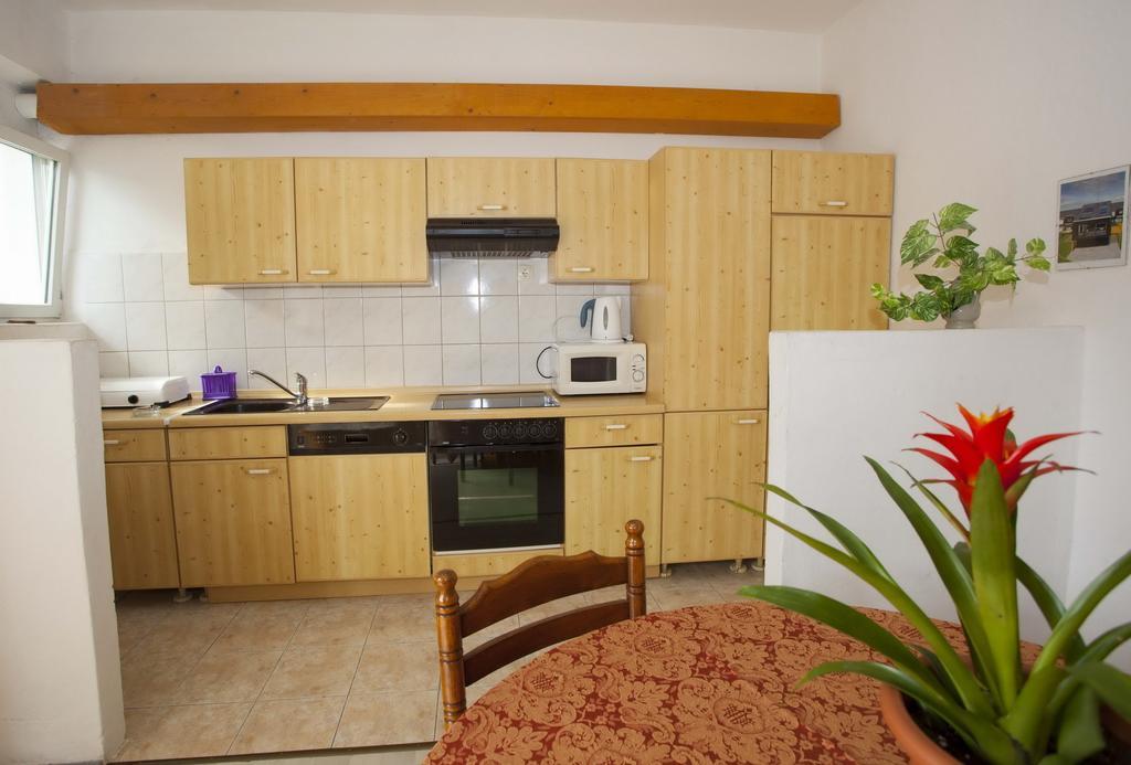 Apartments Dino Makarska Bagian luar foto