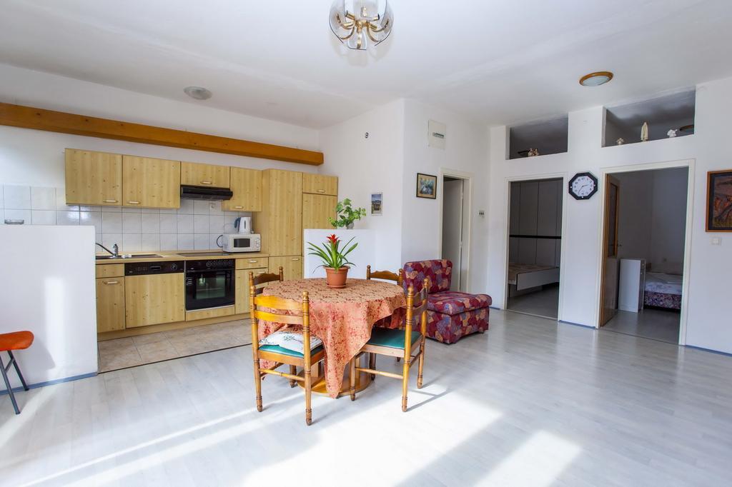 Apartments Dino Makarska Bagian luar foto