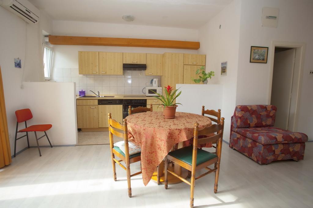 Apartments Dino Makarska Bagian luar foto